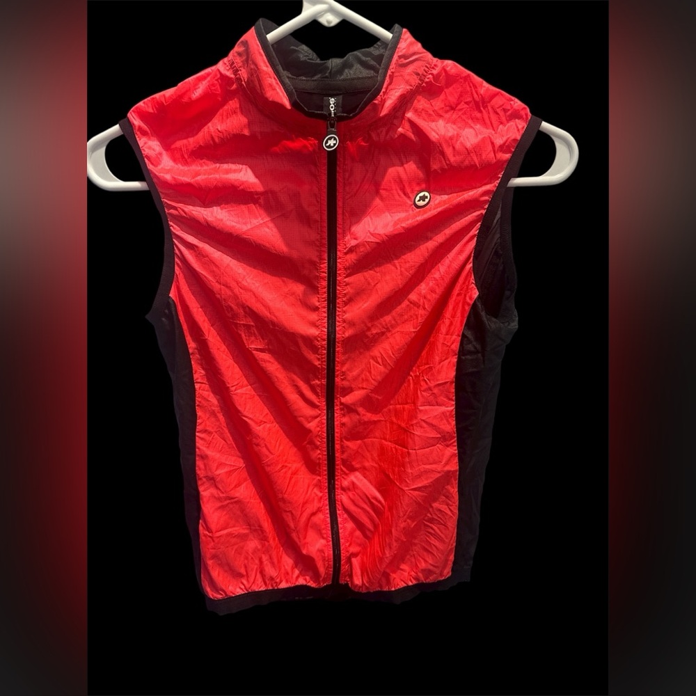 Assos size small women cycling wind vest